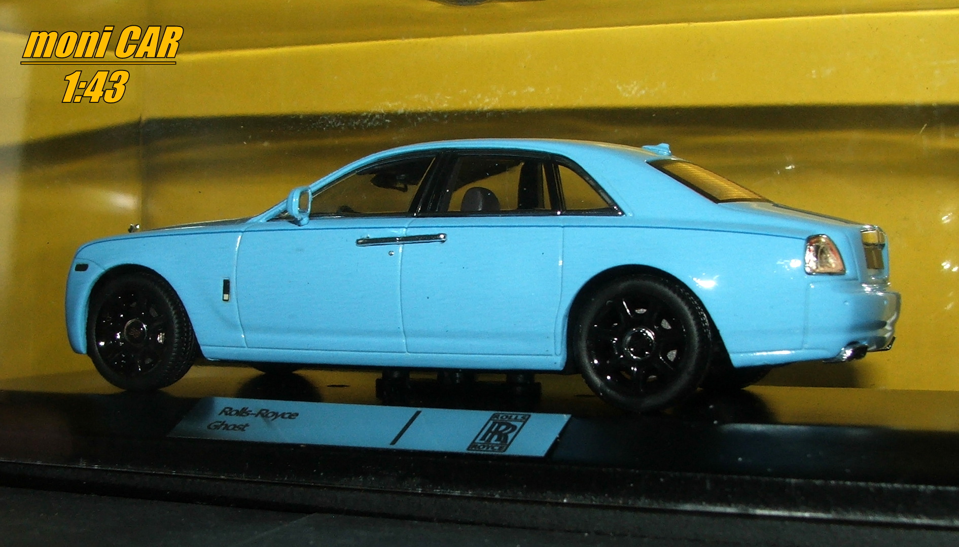 ROLLS ROYCE - GHOST 4-DOOR 2010 (1:43) IXO