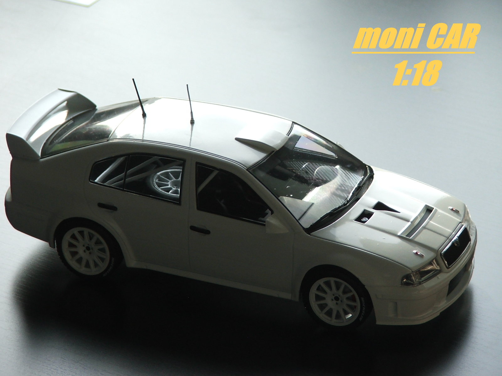 FOX18 Škoda Octavia WRC Evo2 Plain Body version (1:18)