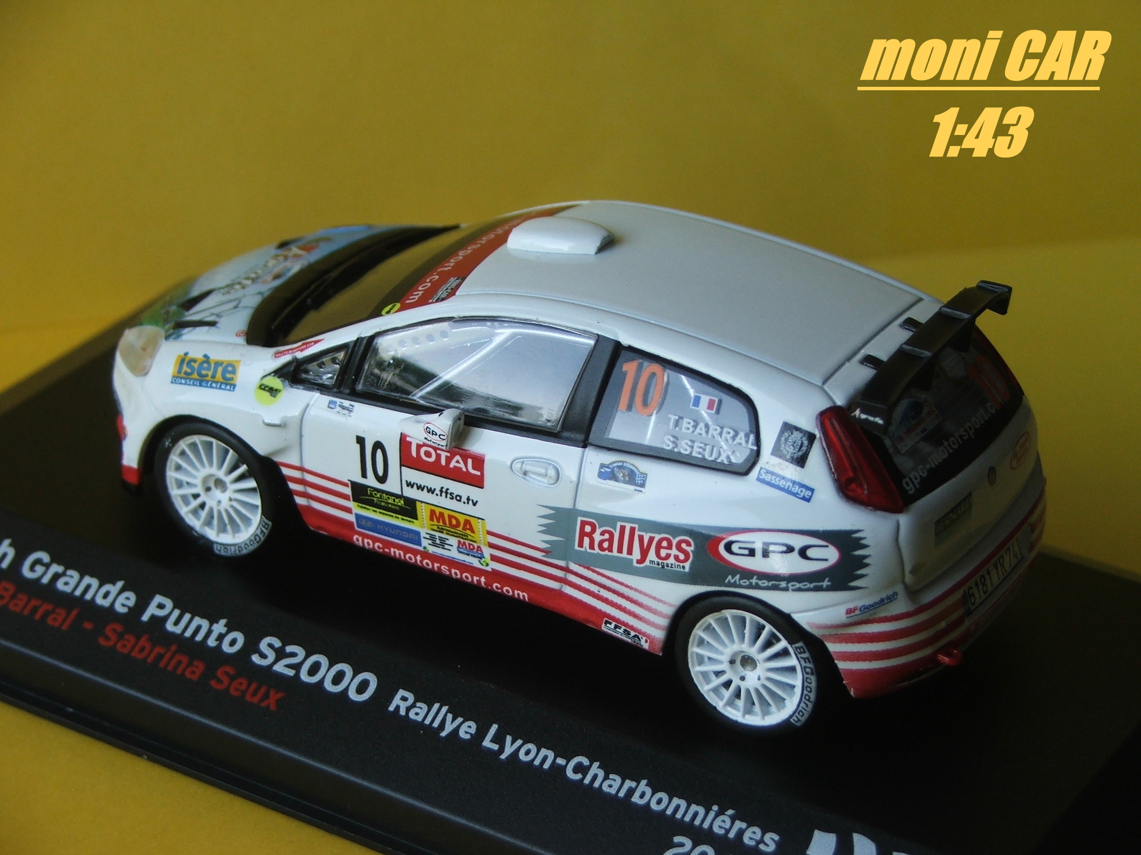 ABARTH Grande Punto S2000 No.10 Thomas Barral - Sabrina -Seux 62. Rallye Lyon-Charbonniéres 2010 - FIAT (1:43) Altaya/IXO