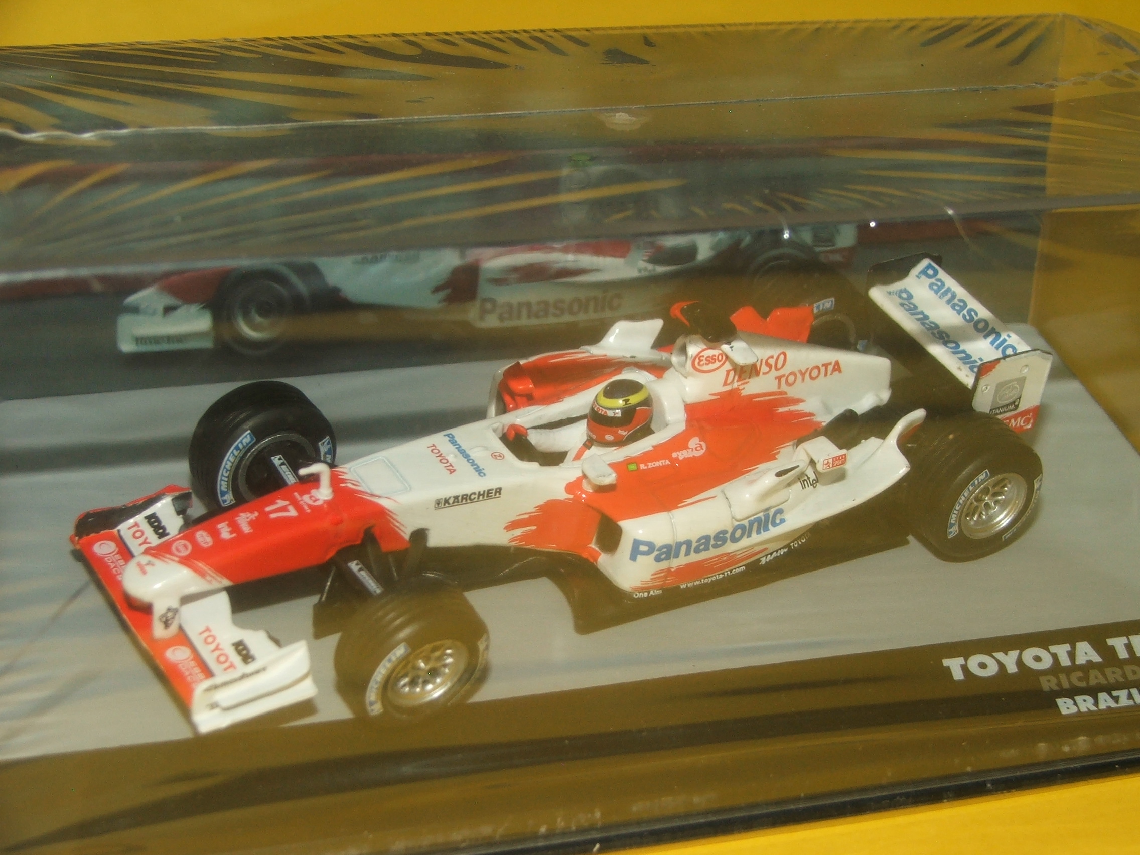 TOYOTA TF104B No.17 Ricardo Zonta VC Brazílie 2004 (1:43) Altaya/IXO