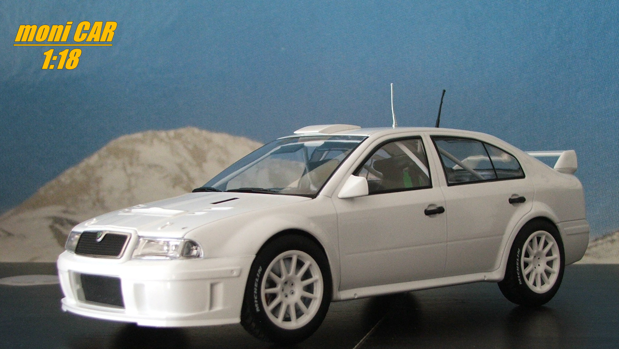 ŠKODA Octavia WRC EVO 3 - Plain Body version (1:18) FOX18