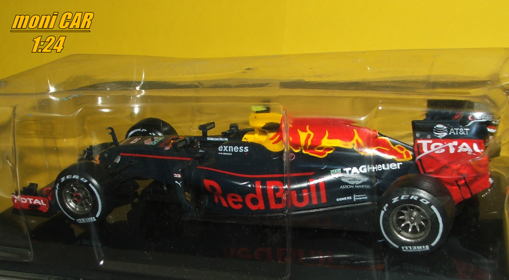 RED BULL RB12 No.33 - Max Verstappen - 2016 (1:24) Premium Collectibles