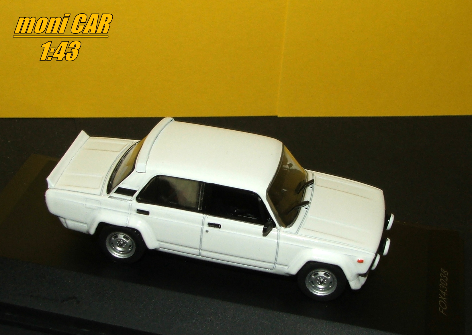 LADA 2105 VFTS plain body version (1:43) FOX18