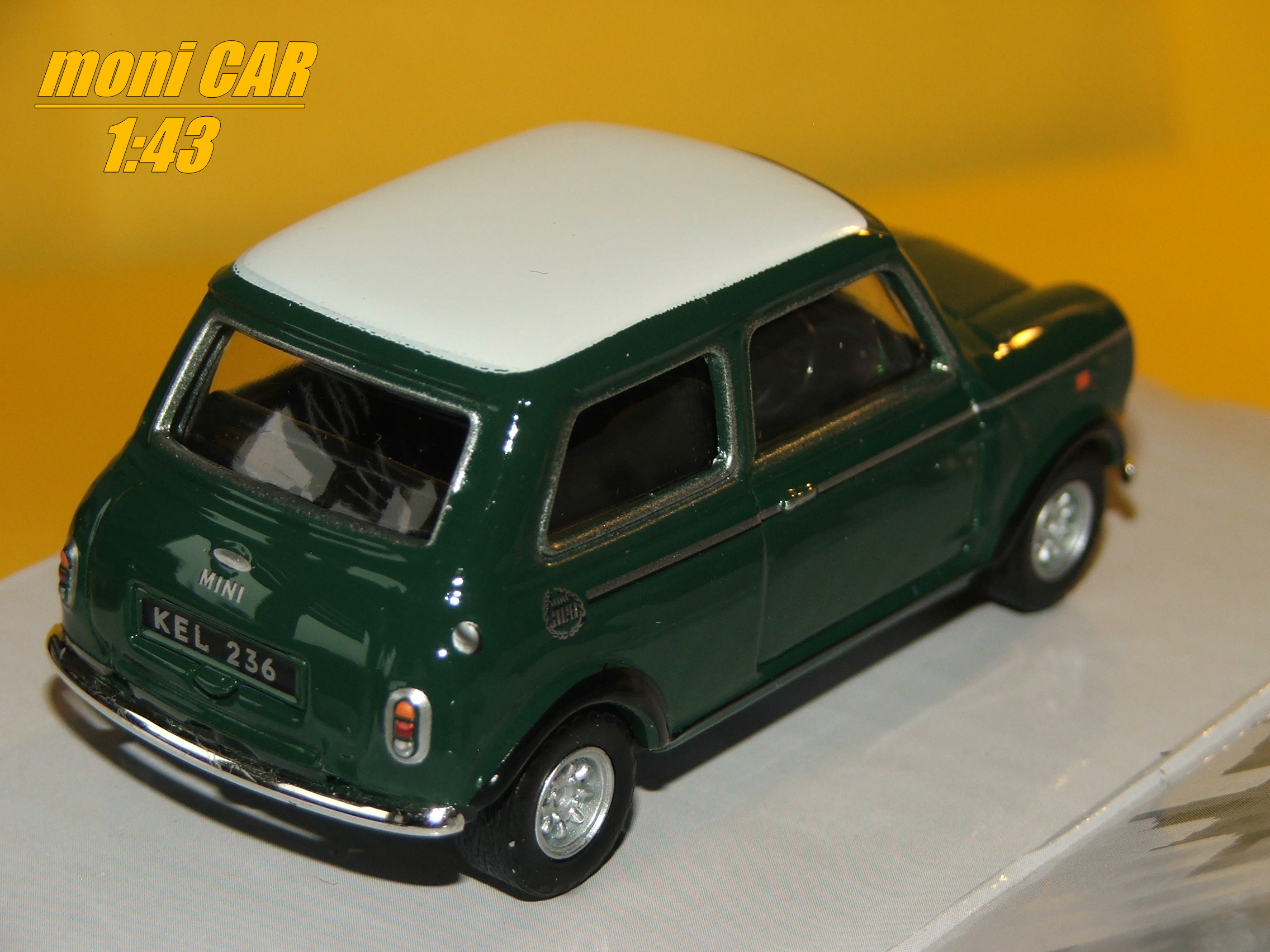 AUSTIN MINI COOPER WITH RACING SPORTLIGHTS (1:43) Cararama