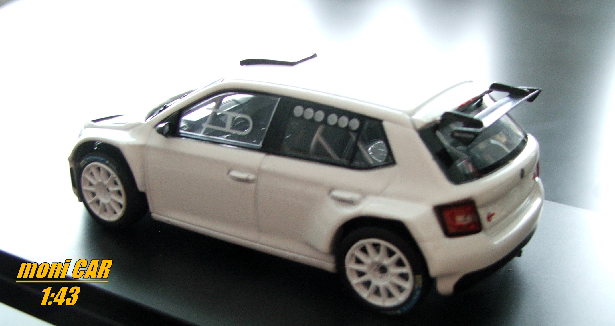 ŠKODA Fábia III R5 2015 White (1:43) ABREX