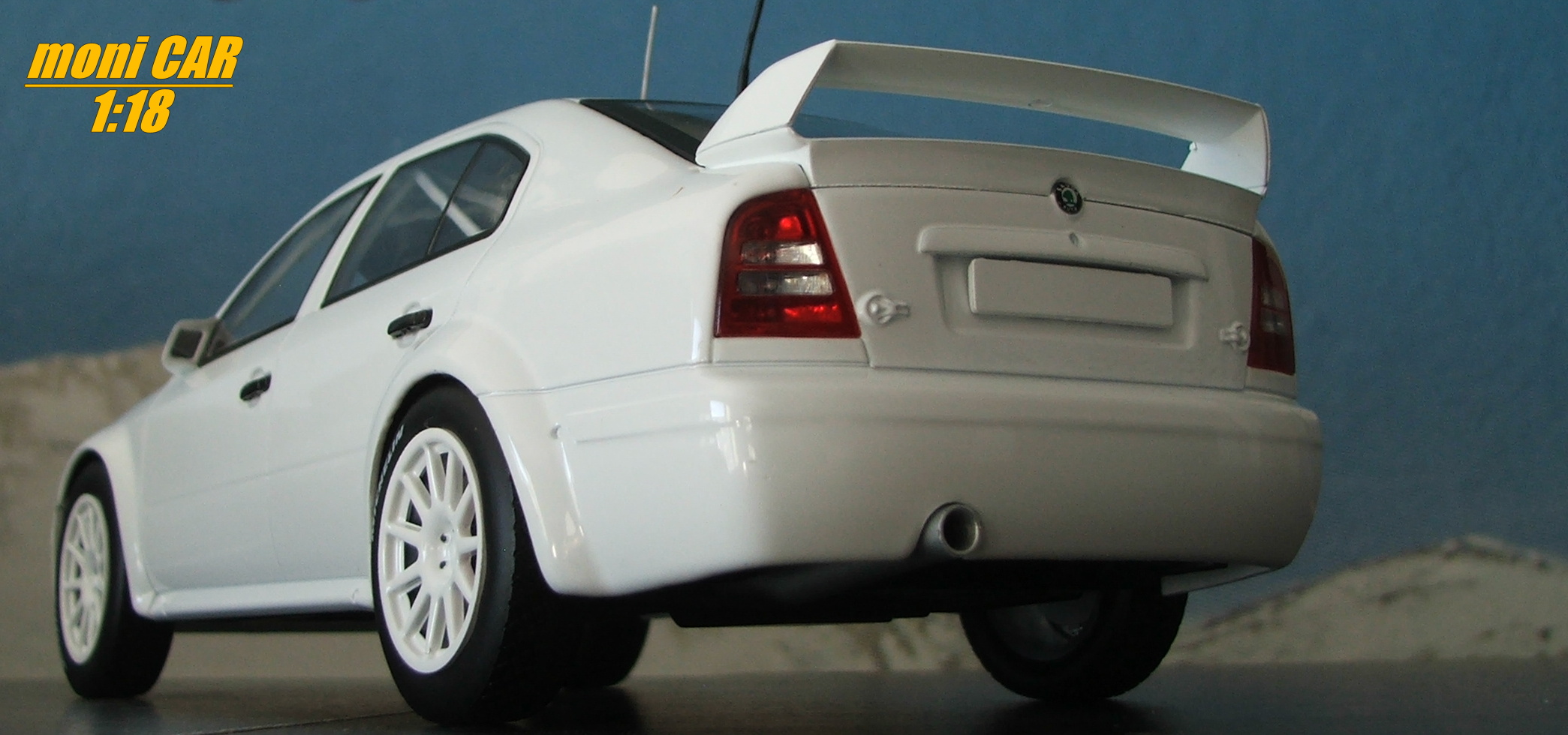 ŠKODA Octavia WRC EVO 3 - Plain Body version (1:18) FOX18
