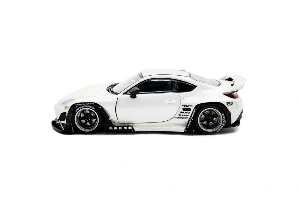 TOYOTA GF86 - Pandem Rocket Bunny 2022 - White (1:43) SOLIDO