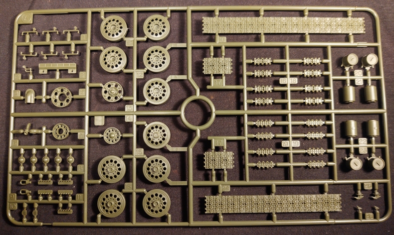T-34/85 Russian Medium Tank (1:48) TAMIYA